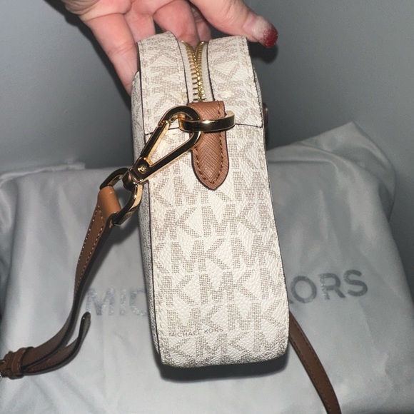 Michael Kors crossbody bag! - Picture 8 of 8